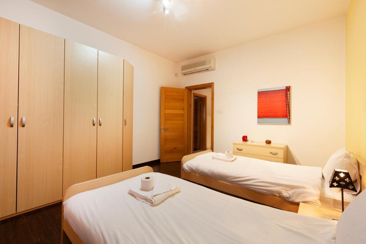 Spacious Seafront Apt With Living, Sofa, Wifi & Ac By 360 Estates Sliema Exterior foto